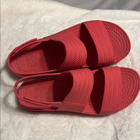 Reef Water Vista Red Rubber Sandals - Picture 5 of 5